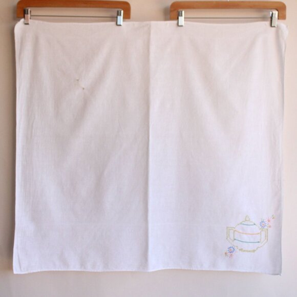 Vintage 1950s Tablecloth Or Kitchen Towel with Cross-stitch Teapot Embroidery - Picture 3 of 10